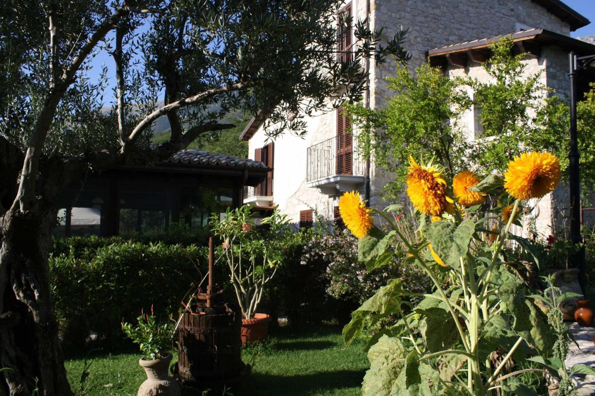 Locanda Del Barone Caramanico Terme Exterior photo